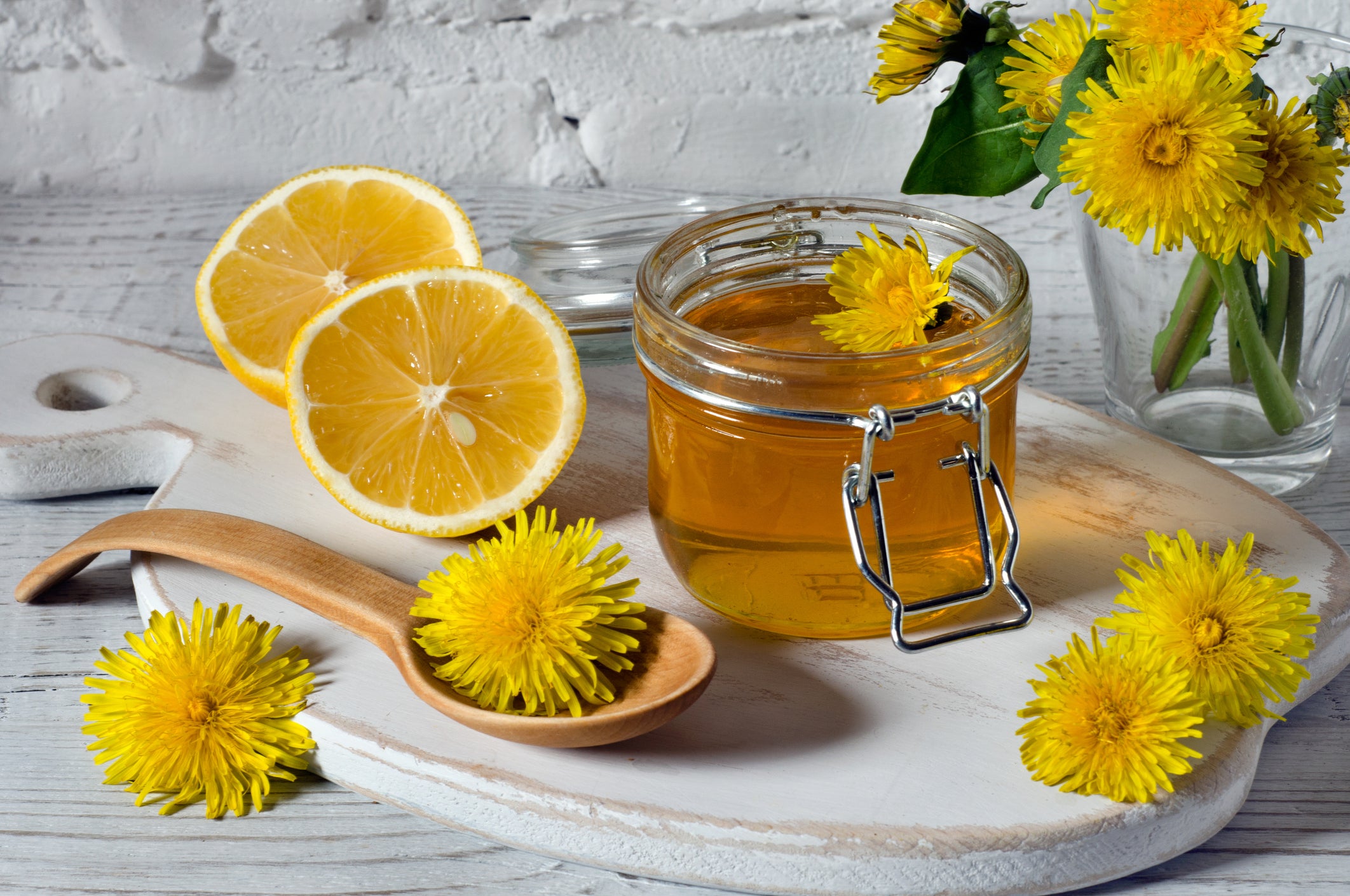 5 Benefits of Dandelion for Your Skin